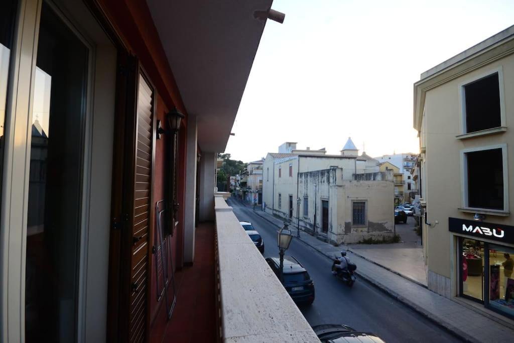 Casa Vacanza Donna Laura Barcellona-Pozzo di Gotto Extérieur photo